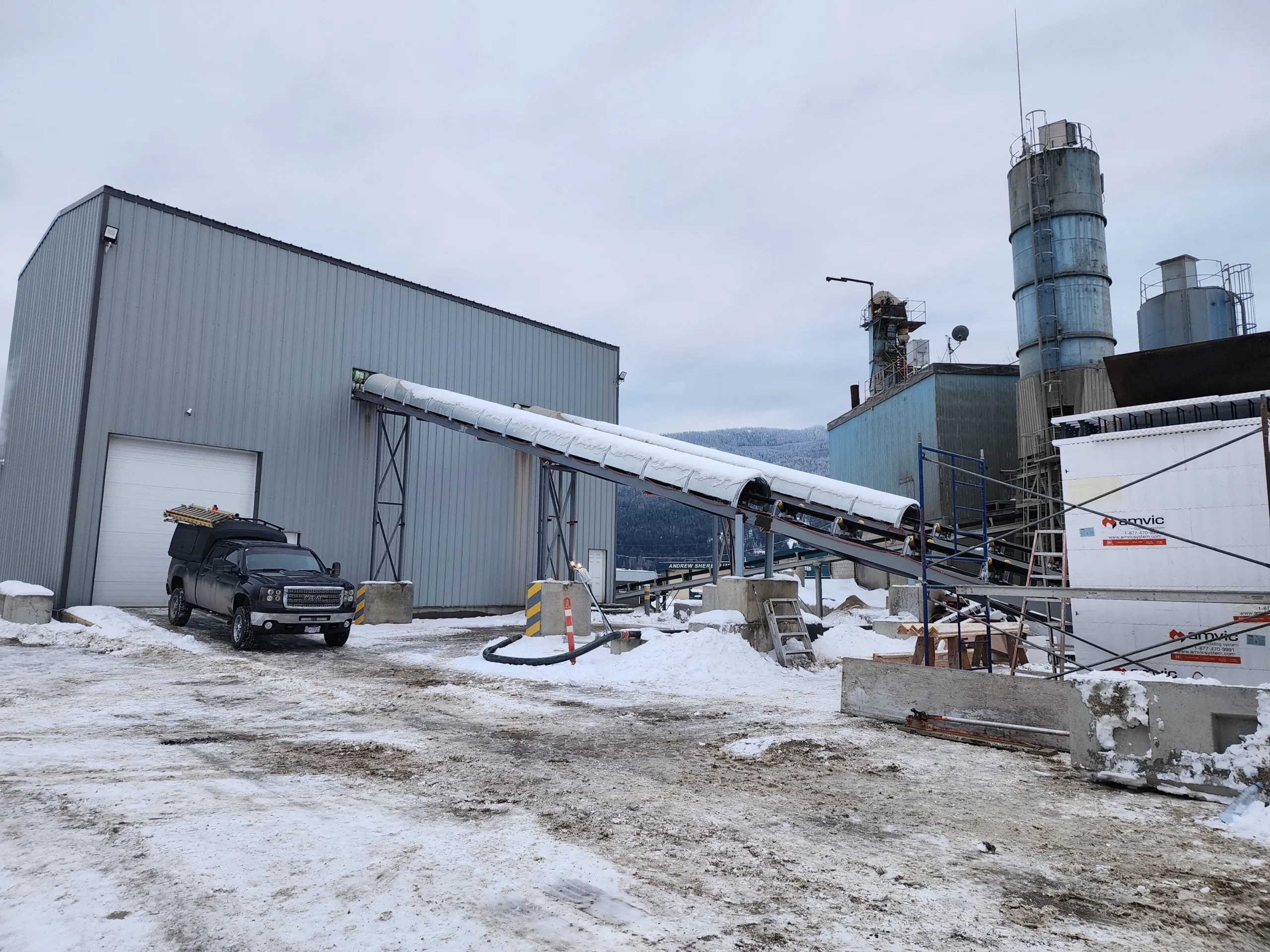 Conveyor system electrical upgrade at a ready-mix concrete plant in winter