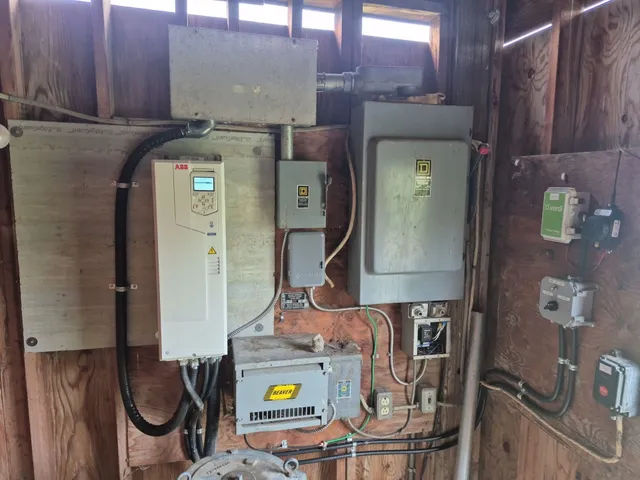 Soft starter, contactor and fusing wired inside a pump control panel